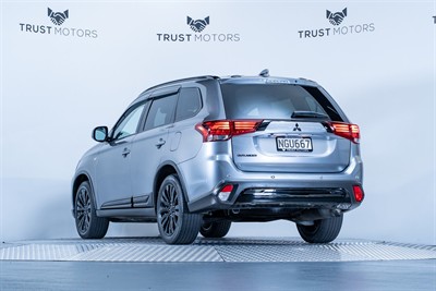 2021 Mitsubishi Outlander - Thumbnail