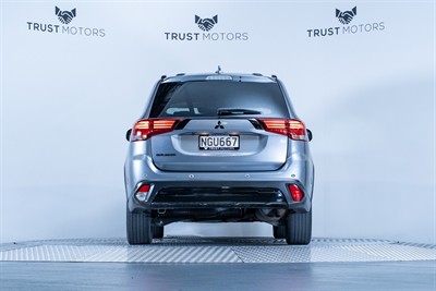 2021 Mitsubishi Outlander - Thumbnail