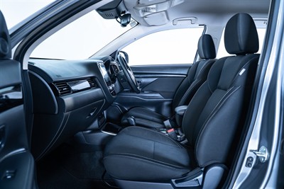 2021 Mitsubishi Outlander - Thumbnail