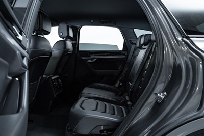 2019 Volkswagen Touareg - Thumbnail