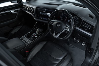 2019 Volkswagen Touareg - Thumbnail