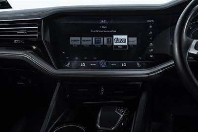 2019 Volkswagen Touareg - Thumbnail