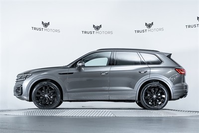 2019 Volkswagen Touareg - Thumbnail