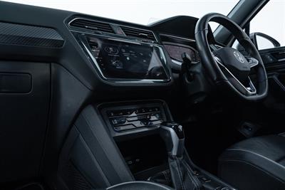 2023 Volkswagen Tiguan - Thumbnail