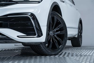 2023 Volkswagen Tiguan - Thumbnail