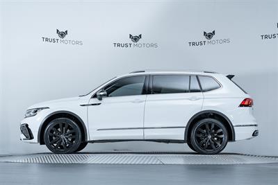 2023 Volkswagen Tiguan - Thumbnail