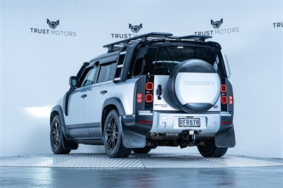 2020 Land Rover Defender - Thumbnail