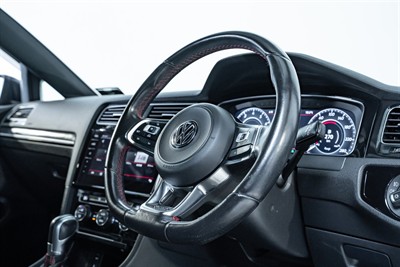 2017 Volkswagen Golf - Thumbnail