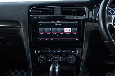 2017 Volkswagen Golf - Thumbnail