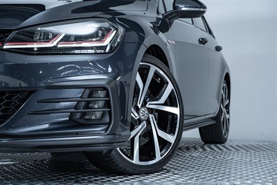 2017 Volkswagen Golf - Thumbnail