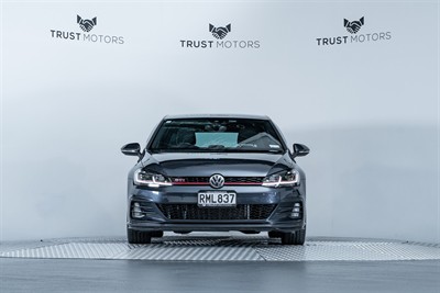 2017 Volkswagen Golf - Thumbnail