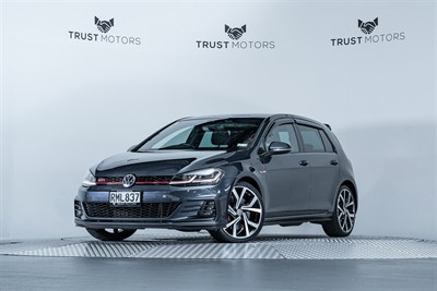 2017 Volkswagen Golf - Thumbnail