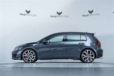 2017 Volkswagen Golf - Thumbnail