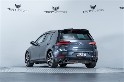 2017 Volkswagen Golf - Thumbnail