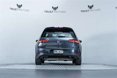 2017 Volkswagen Golf - Thumbnail