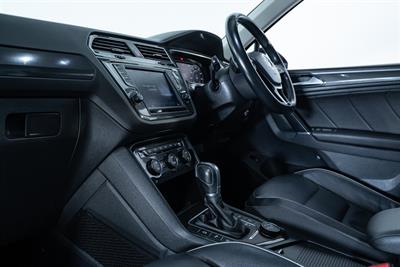 2016 Volkswagen Tiguan - Thumbnail