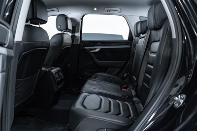 2019 Volkswagen Touareg - Thumbnail