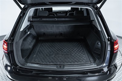 2019 Volkswagen Touareg - Thumbnail