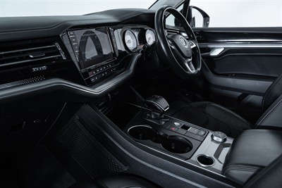 2019 Volkswagen Touareg - Thumbnail