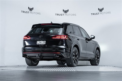 2019 Volkswagen Touareg - Thumbnail