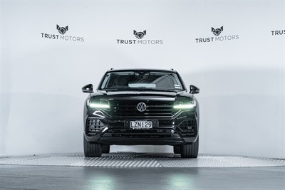 2019 Volkswagen Touareg - Thumbnail