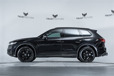 2019 Volkswagen Touareg - Thumbnail