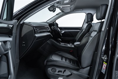 2019 Volkswagen Touareg - Thumbnail