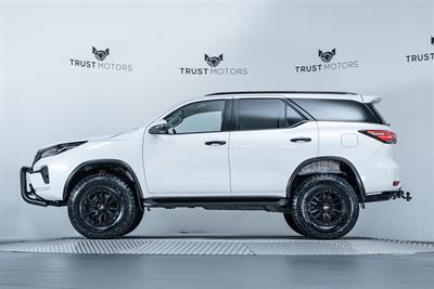 2021 Toyota Fortuner - Thumbnail