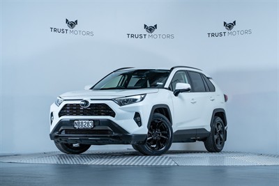 2020 Toyota Rav4 - Thumbnail