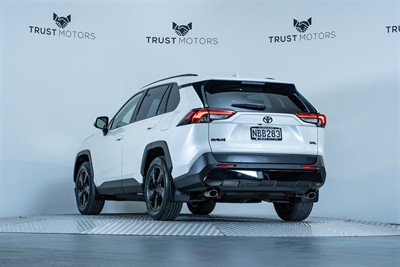 2020 Toyota Rav4 - Thumbnail