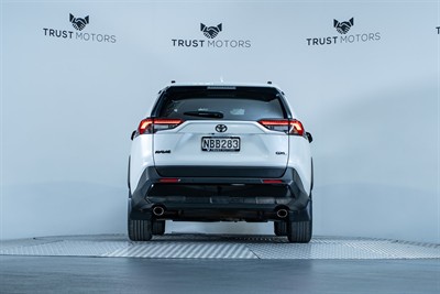 2020 Toyota Rav4 - Thumbnail