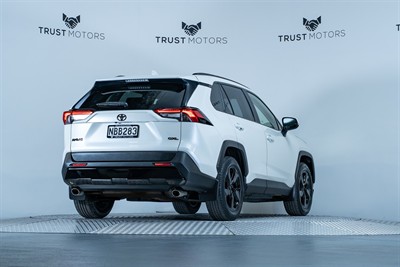 2020 Toyota Rav4 - Thumbnail