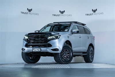 2022 Isuzu MU-X - Thumbnail