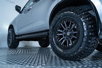 2022 Isuzu MU-X - Thumbnail