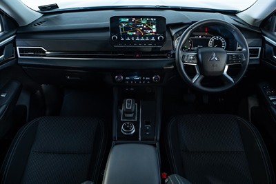 2024 Mitsubishi Outlander - Thumbnail