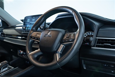 2024 Mitsubishi Outlander - Thumbnail