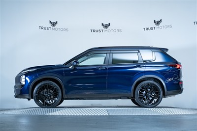 2024 Mitsubishi Outlander - Thumbnail