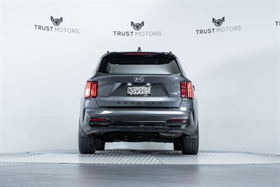 2021 Kia Sorento - Thumbnail