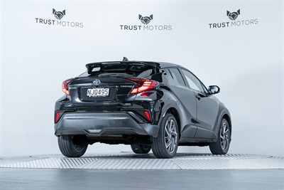 2021 Toyota C-HR - Thumbnail