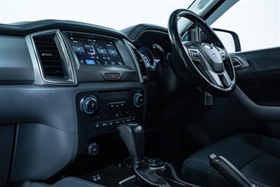2017 Ford Everest - Thumbnail