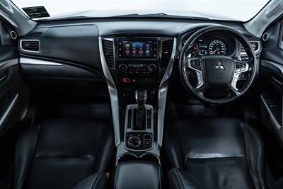 2016 Mitsubishi Pajero Sport - Thumbnail
