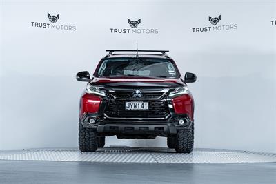 2016 Mitsubishi Pajero Sport - Thumbnail