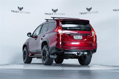 2016 Mitsubishi Pajero Sport - Thumbnail