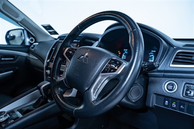 2020 Mitsubishi Pajero Sport - Thumbnail