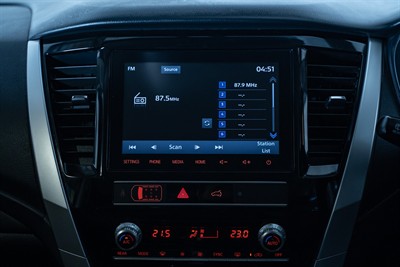 2020 Mitsubishi Pajero Sport - Thumbnail
