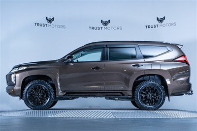 2020 Mitsubishi Pajero Sport - Thumbnail