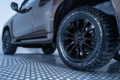 2020 Mitsubishi Pajero Sport - Thumbnail