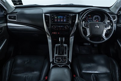 2017 Mitsubishi Pajero Sport - Thumbnail