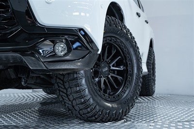 2017 Mitsubishi Pajero Sport - Thumbnail