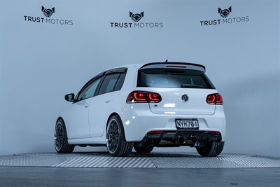 2012 Volkswagen Golf - Thumbnail